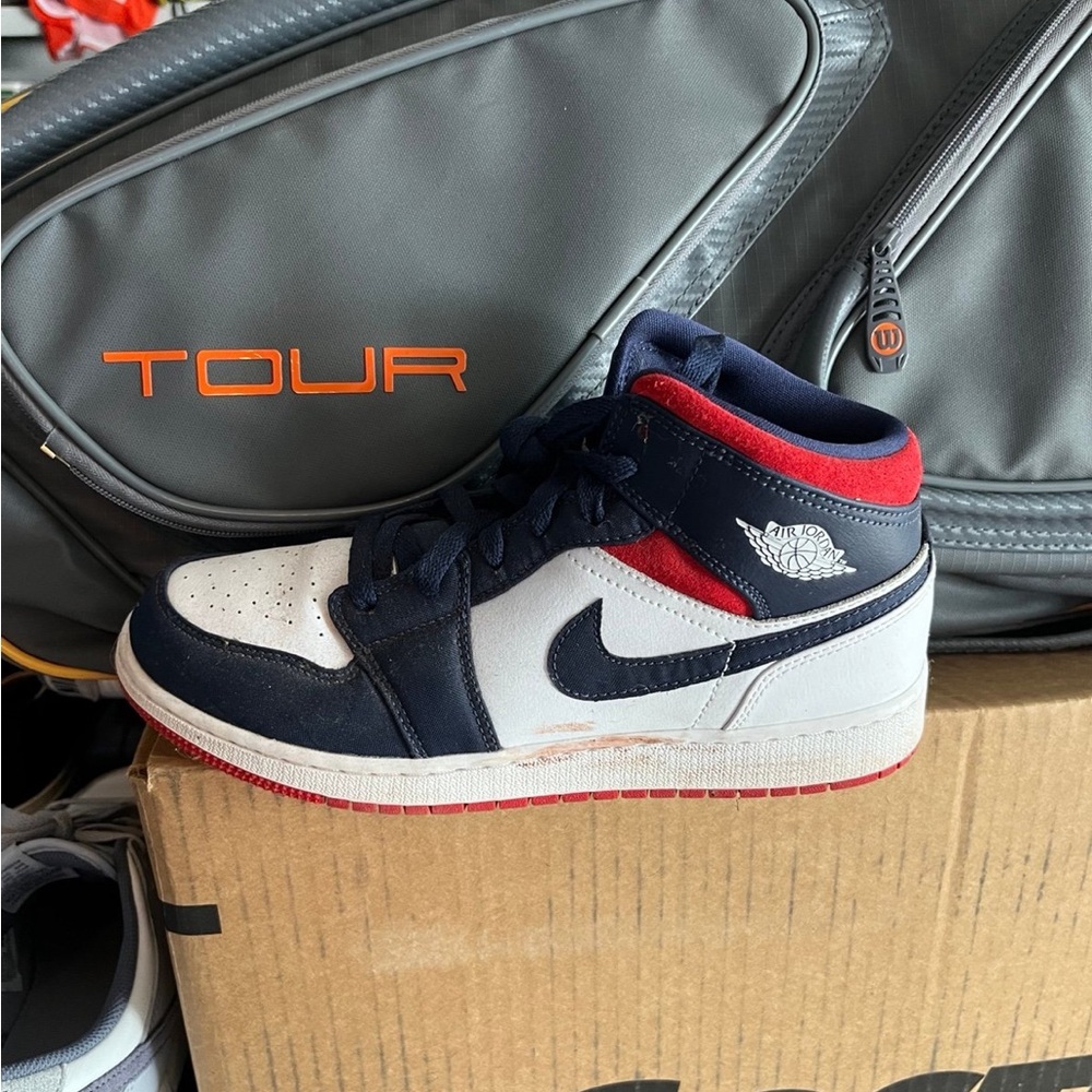 Boys Air Jordan navy sneakers